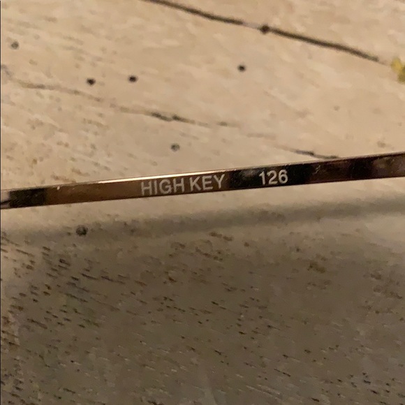 Quay x Desi High Key sunglasses - Picture 5 of 7